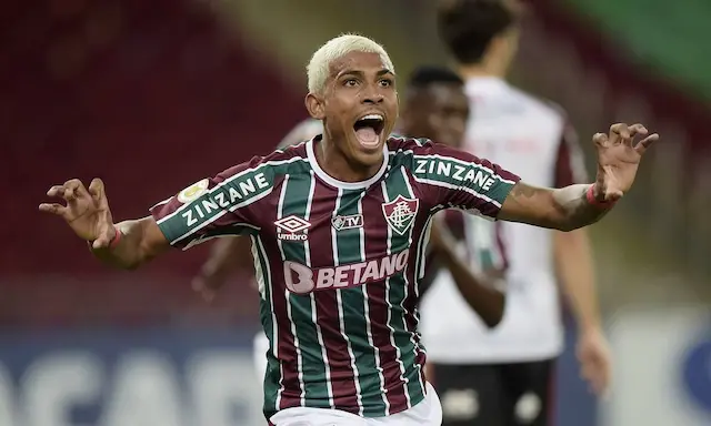 Fluminense comemora vitória no Maracanã