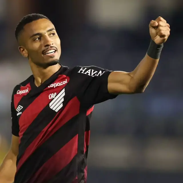 Athletico-PR vence o Internacional e assume a 3ª colocação